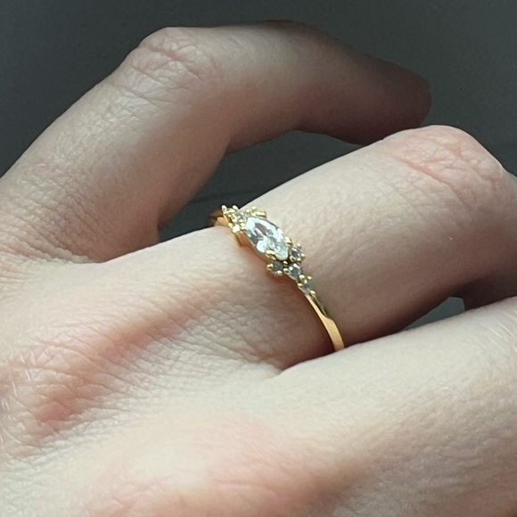 18K Gold Plated Sterling White Cubic Zirconium Crystal Ring Wedding Clas… - Picture 3 of 6